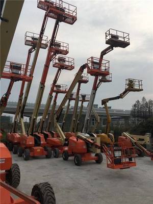 高空車與升降機租賃指南 規(guī)格、隨車吊及應(yīng)用解析